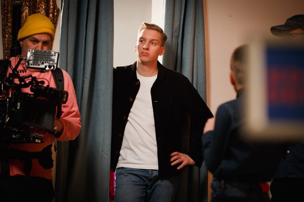George Ezra - Pretty Shining People - Sony Music